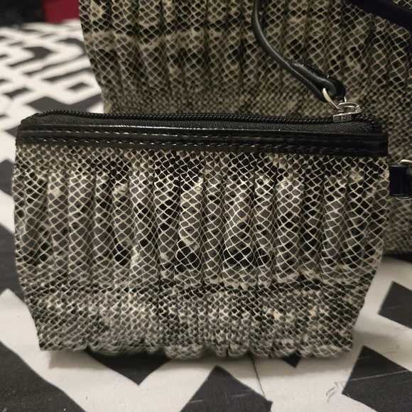 Nine West Elegant Snakeskin Pattern Tote Bag Set with Matching Coin Purse - Picture 3 of 10